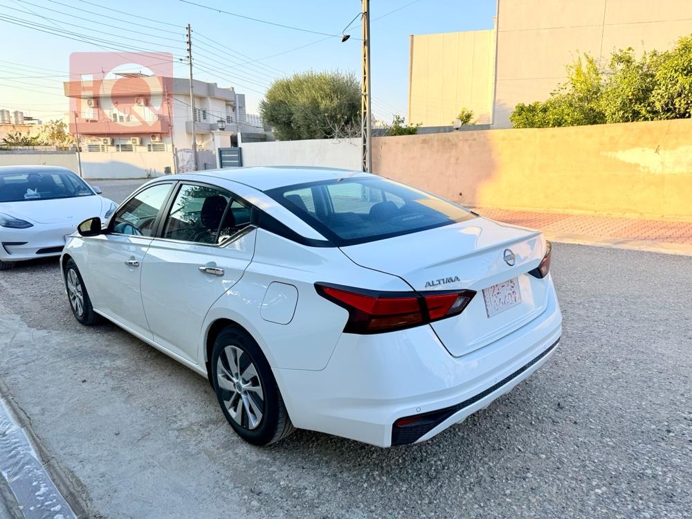 نيسان ألتيما